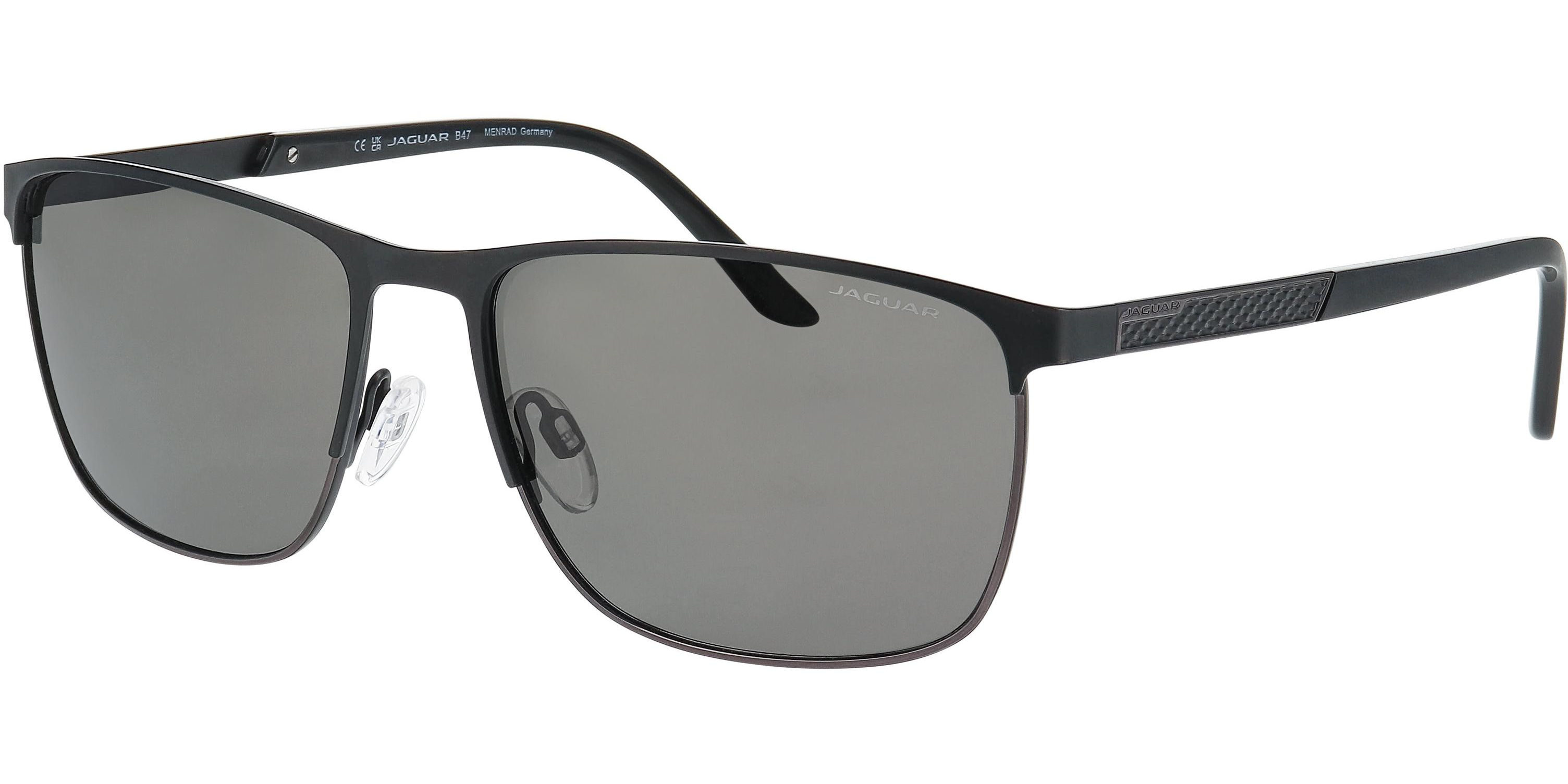 Sluneční brýle Jaguar model Menrad, barva obruby černá lesk černbá, čočka šedá, kód barevné varianty 6100. 