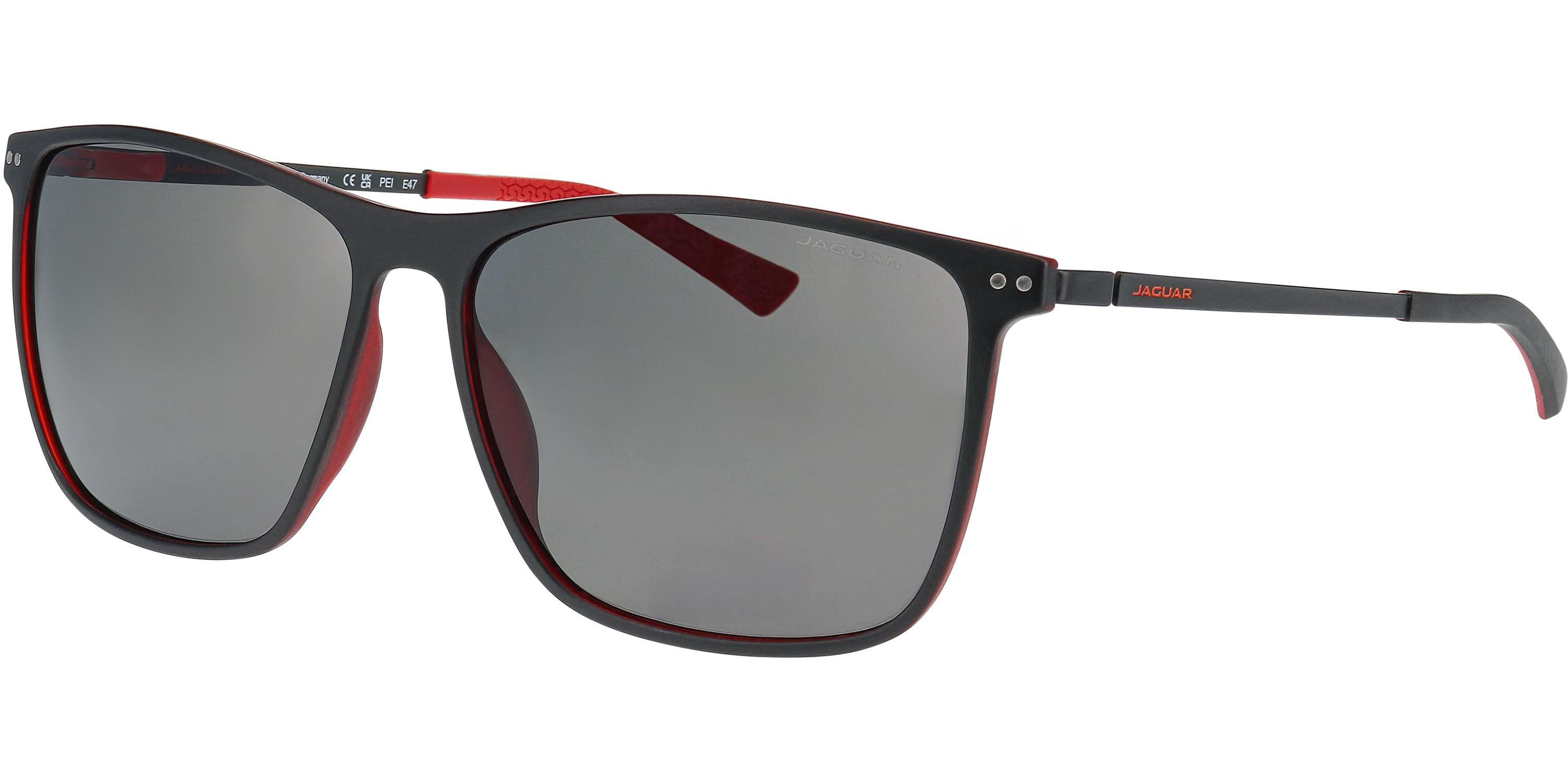 Sluneční brýle Jaguar model Menrad, barva obruby černá mat červená, čočka šedá, kód barevné varianty 2100. 