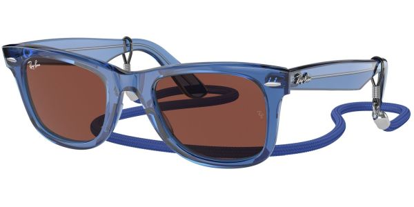 Sluneční brýle Ray-Ban® model 2140, barva obruby modrá lesk čirá, čočka červená, kód barevné varianty 6587C5. 